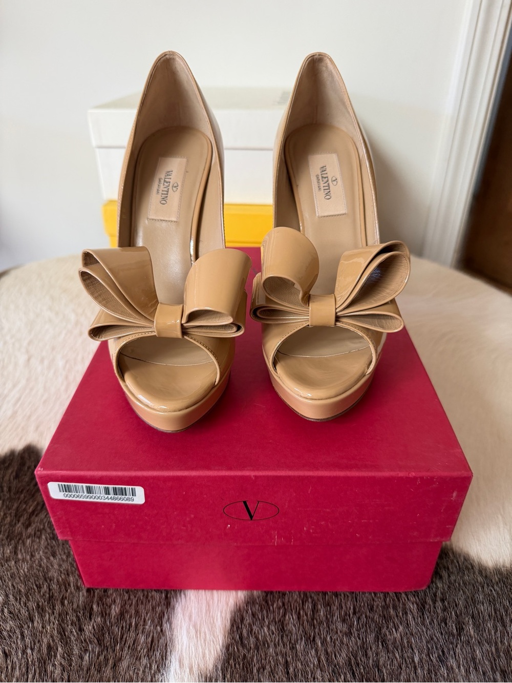 Valentino Garavani size 37 1/2 (Worn once/photo shoot)